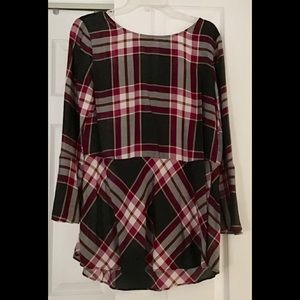 LOFT WOMAN’S TOP WITH BELL SLEEVES.😊 NWOT.